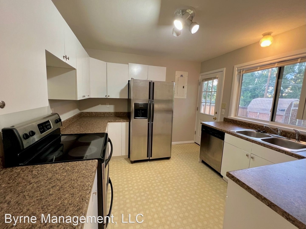 19 Lawrence Avenue - Photo 4