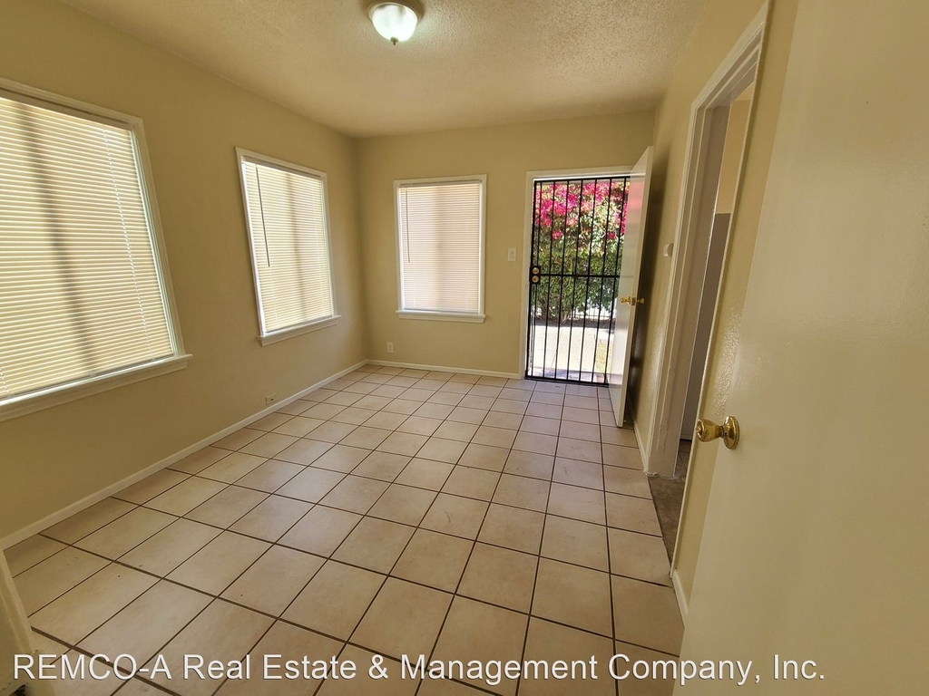 1740 Sherman Place - Photo 3