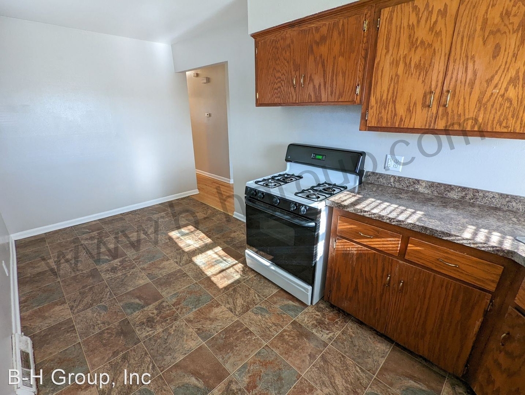 4033 32nd Ave - Photo 4