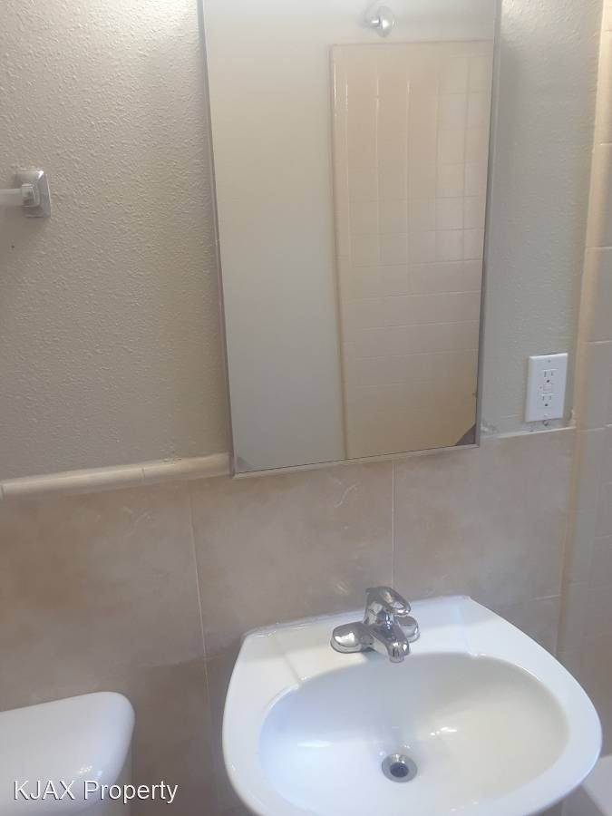 801 Mcclatchy Way - Photo 9