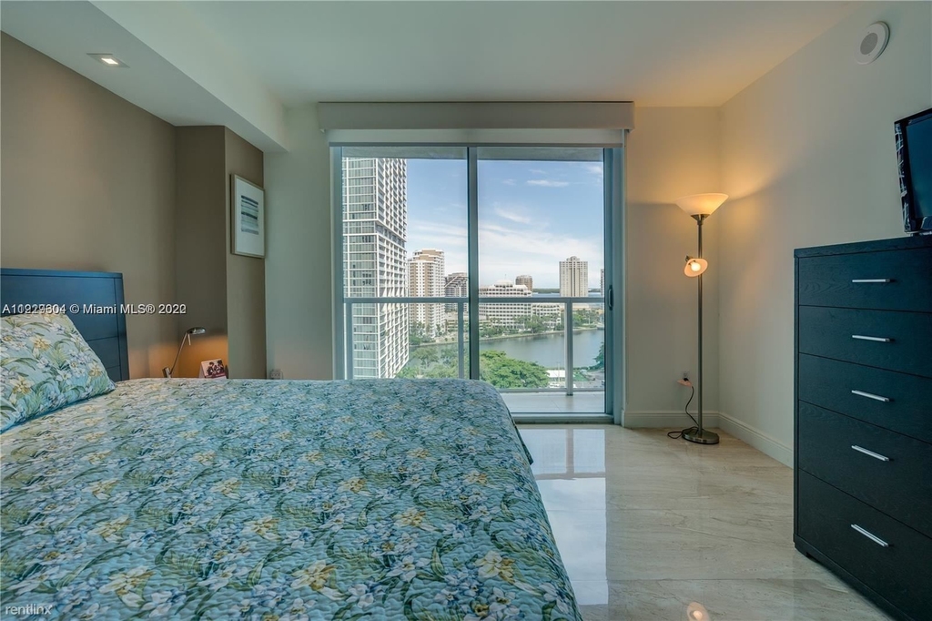 500 Brickell Ave Apt 1600 - Photo 10