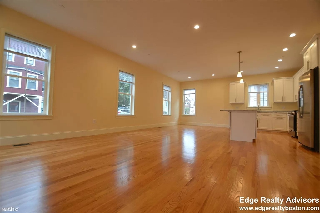 18 Murdock St Apt 1 - Photo 5