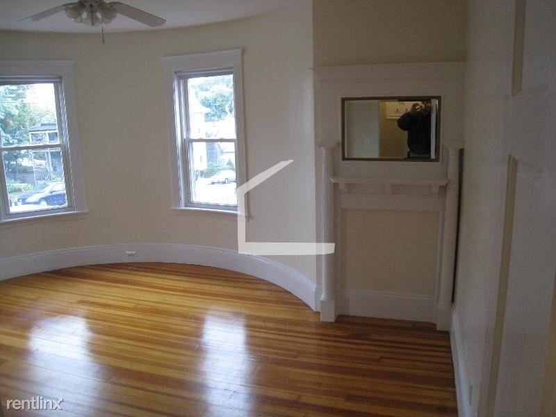 18 Bigelow St Apt 1a - Photo 1