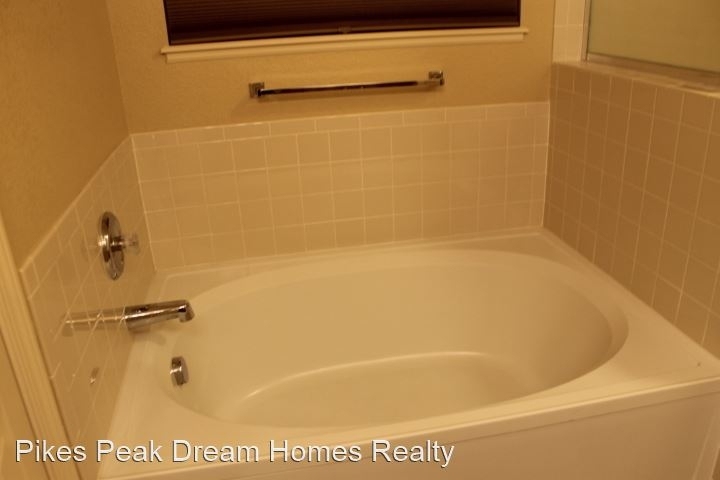 7766 Bentwater Drive - Photo 11