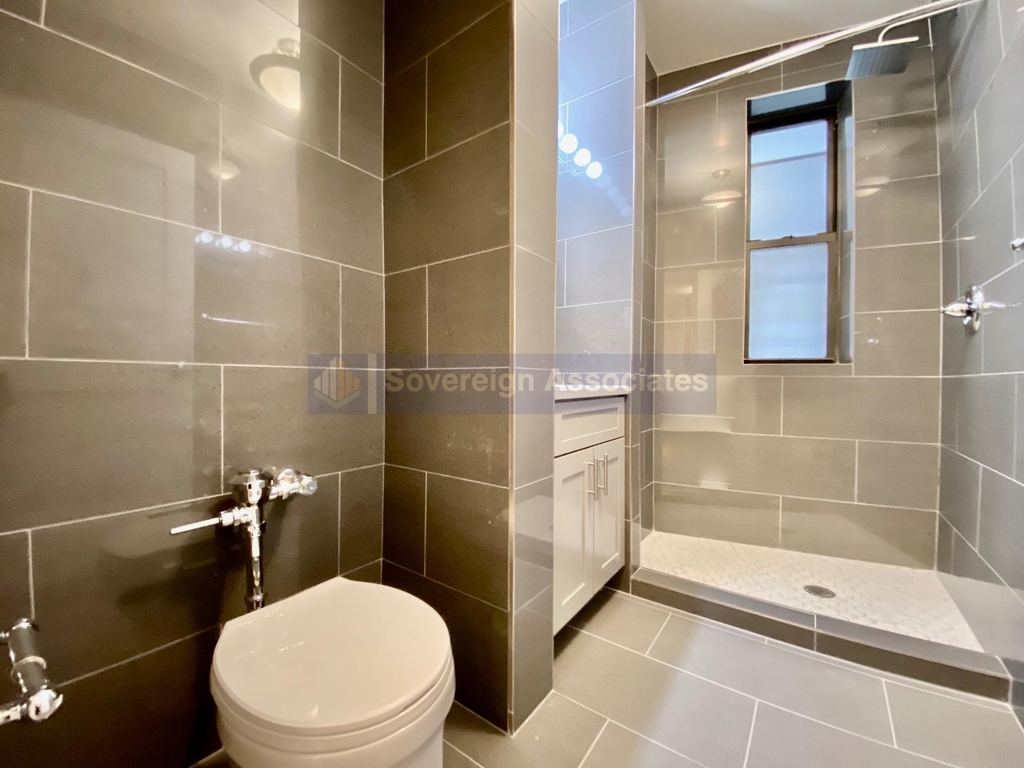 282 Cabrini Boulevard - Photo 8