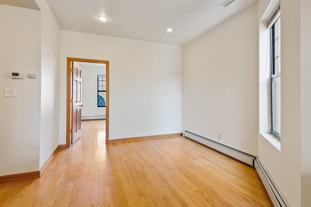 1435 E 53rd Street - Photo 13