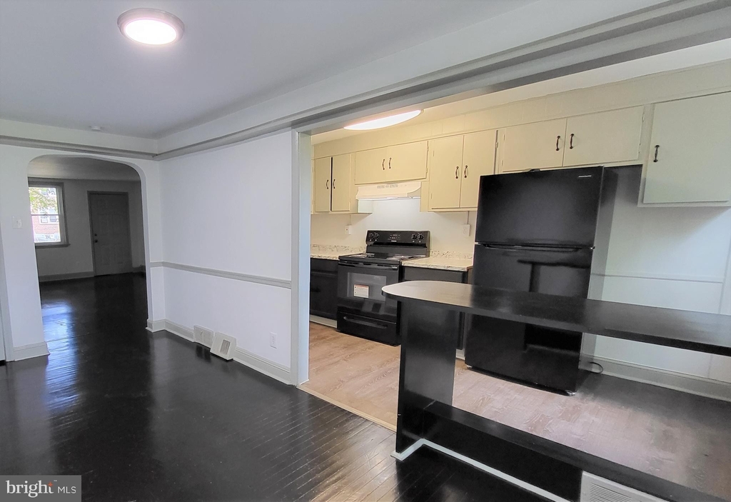 257 W 21st Street - Photo 6