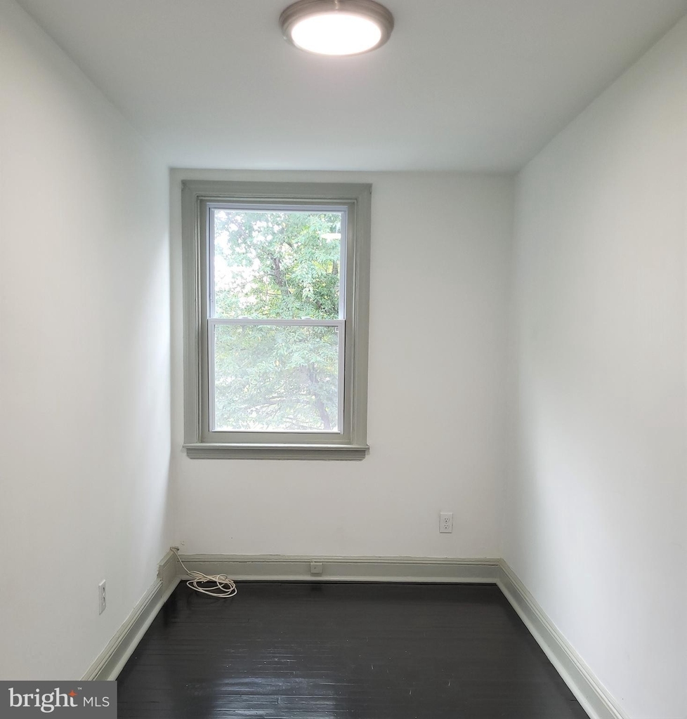 257 W 21st Street - Photo 18