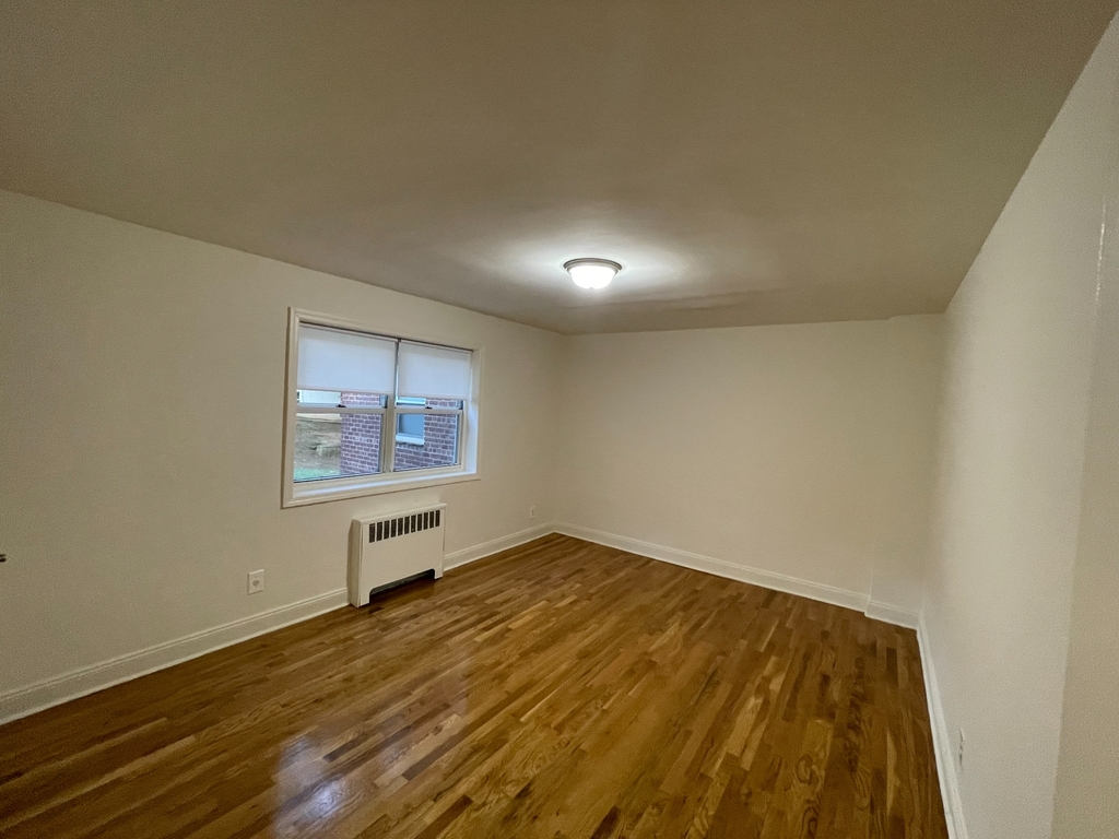 492 Howard Avenue - Photo 5