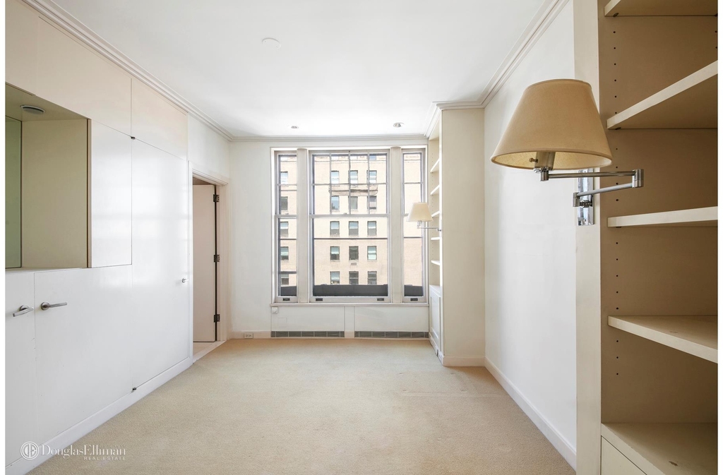 555 Park Ave - Photo 12