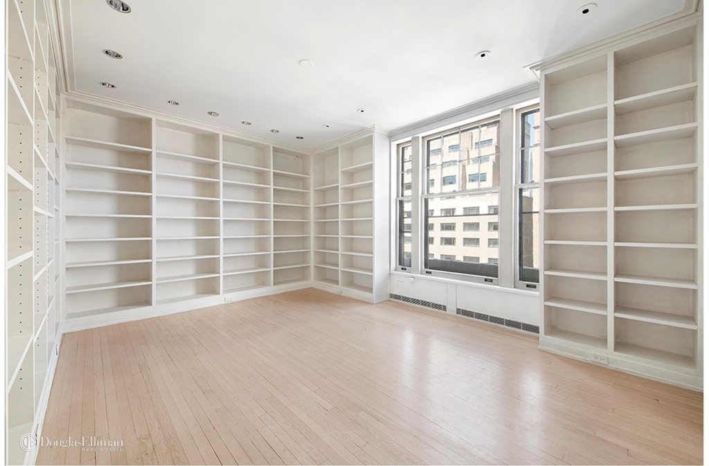 555 Park Ave - Photo 10