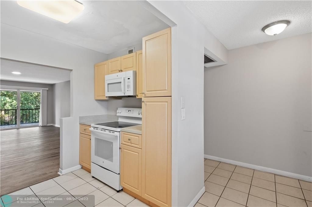 2700 Coral Springs Dr - Photo 4