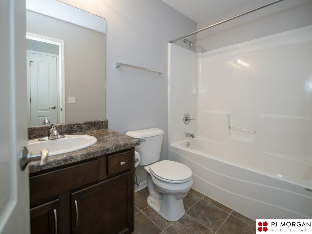 8228 N 147th Street - Photo 5