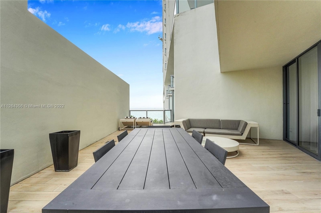 2201 Collins Ave - Photo 11