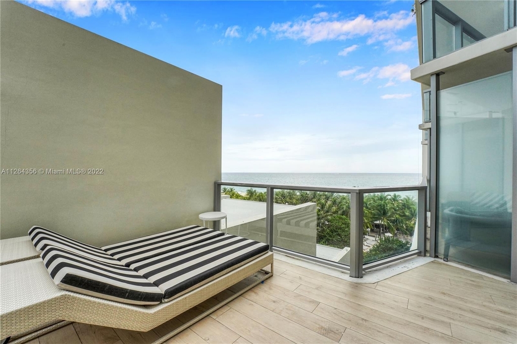 2201 Collins Ave - Photo 14