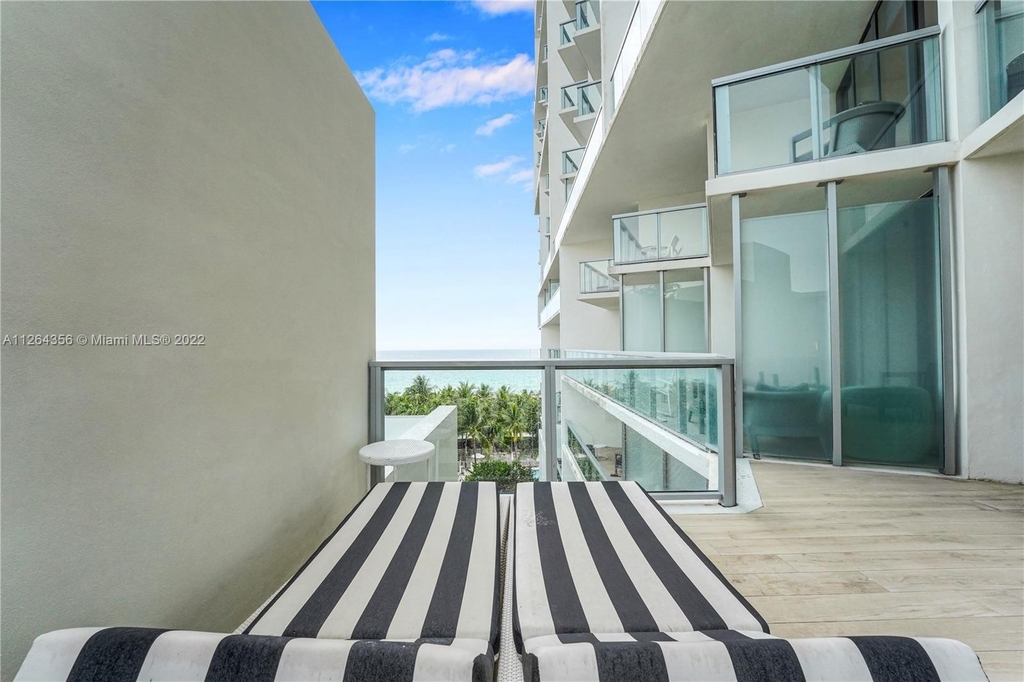 2201 Collins Ave - Photo 4