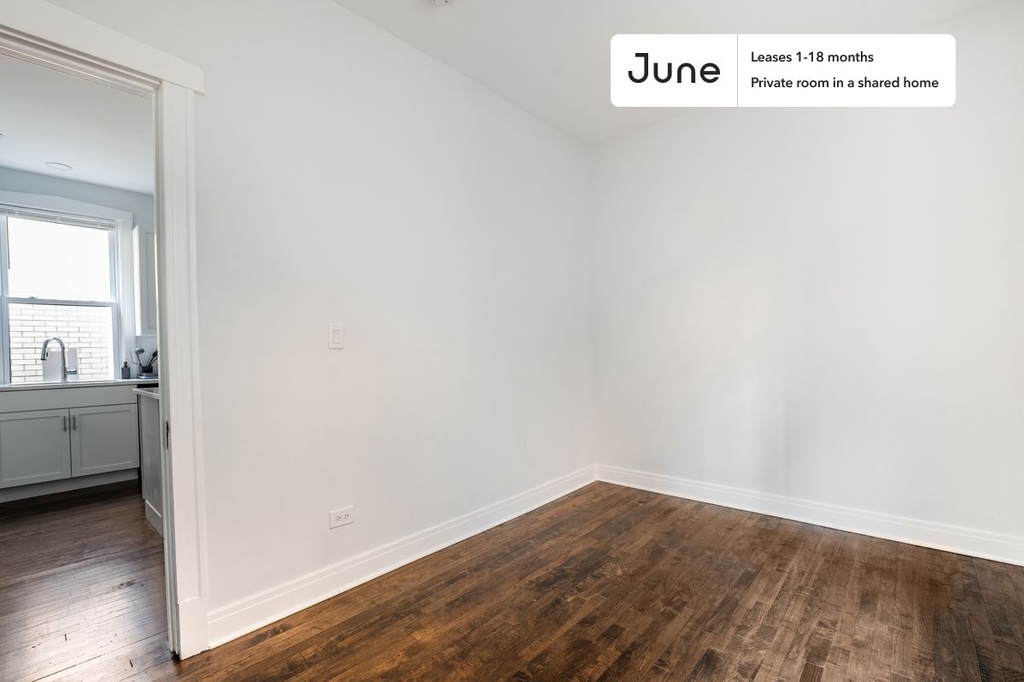 2252 North Lawndale Avenue - Photo 1