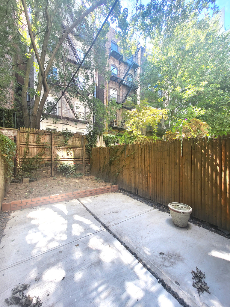 520 East 88th Street - Photo 0