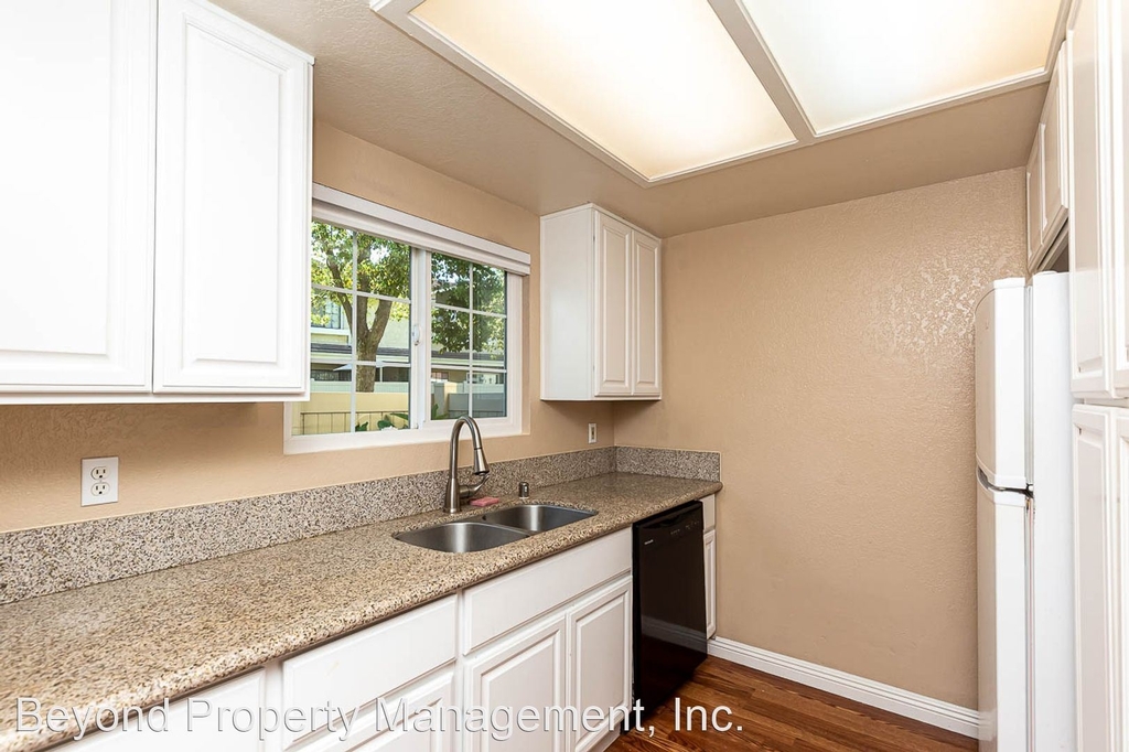 10170 Palm Glen Dr, #50 - Photo 6