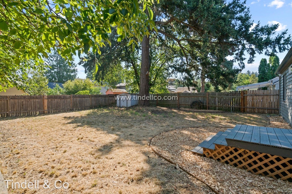 8326 N Wayland Ave - Photo 23