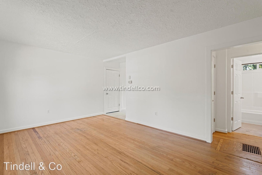 8326 N Wayland Ave - Photo 7