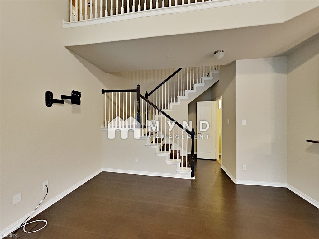 4900 Empire Way - Photo 2