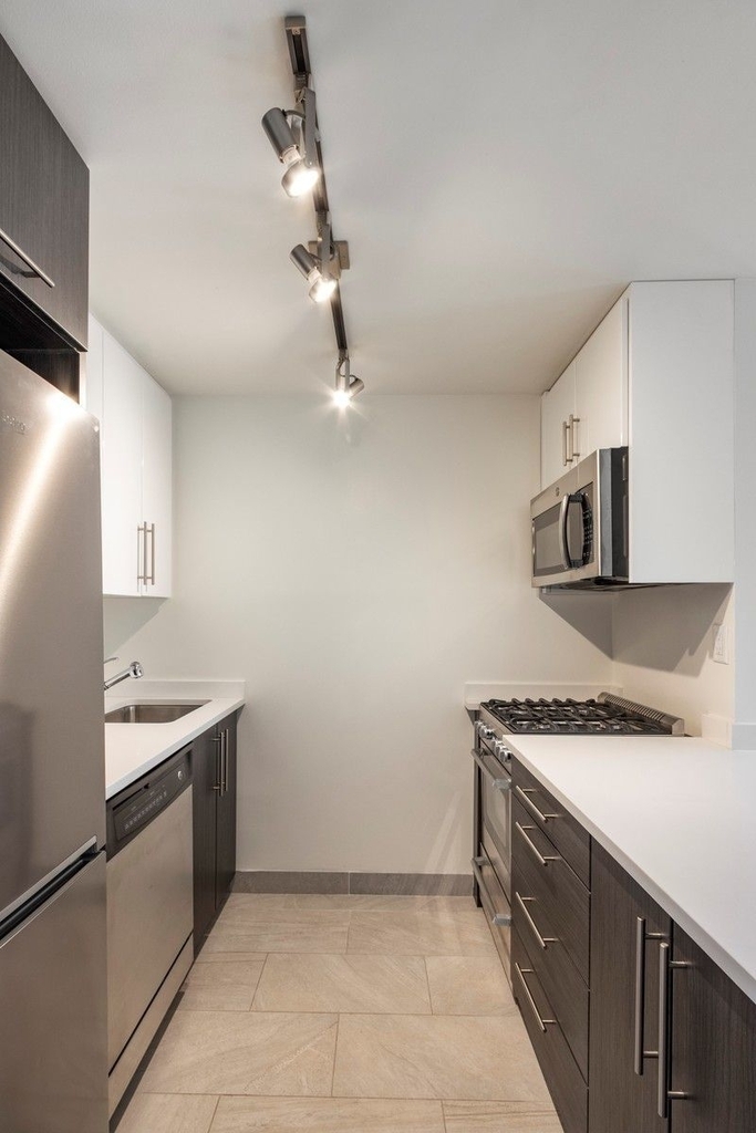 360 West 34th Street - Photo 0