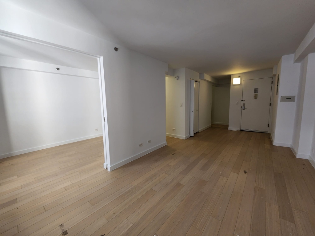 222 East 39th Street - Photo 5