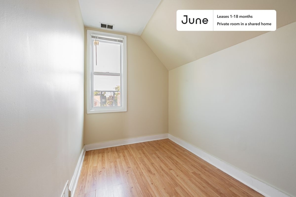 2619 North California Avenue - Photo 2