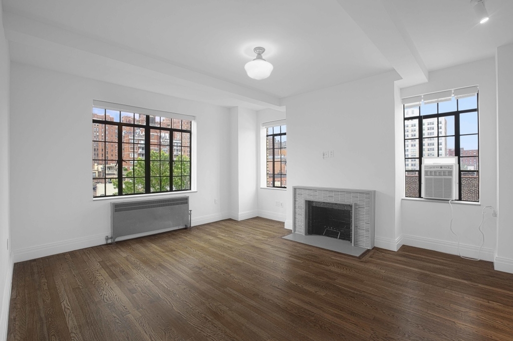 433 West 21st Street - Photo 0