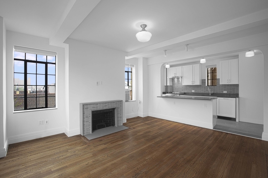 433 West 21st Street - Photo 1