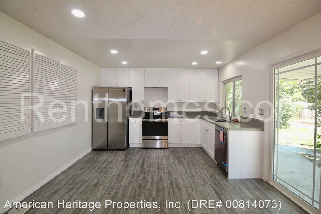 15519 Andorra Way - Photo 2