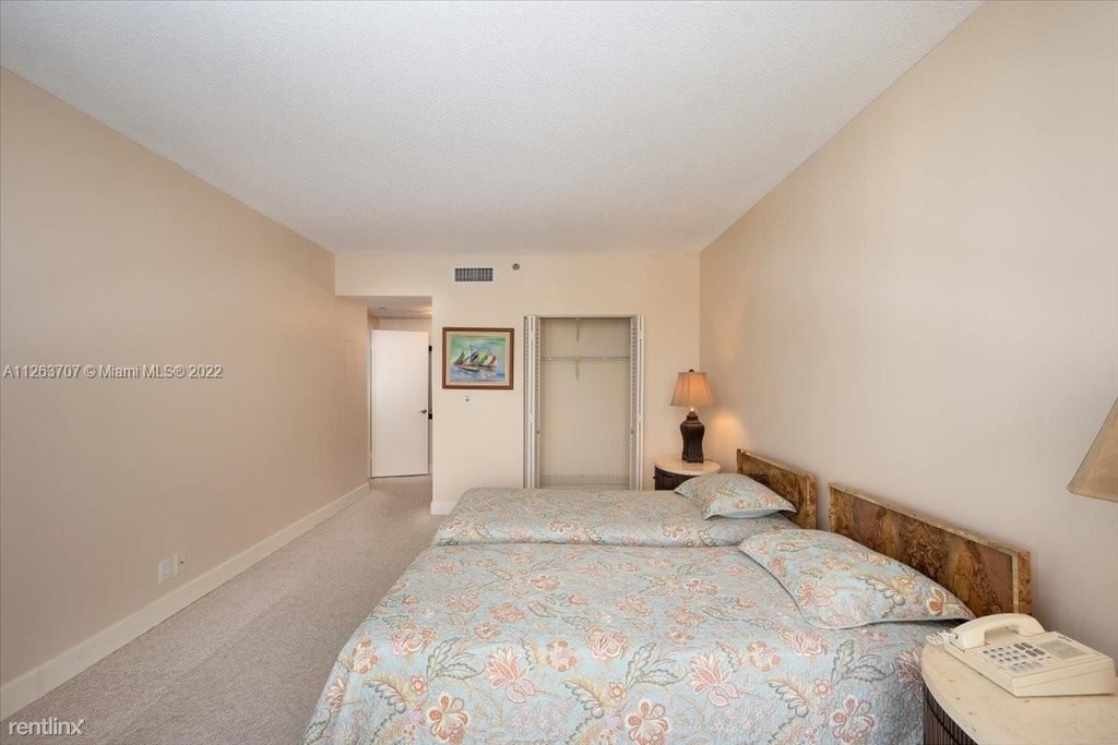 20281 E Country Club Dr Apt 1703 - Photo 6