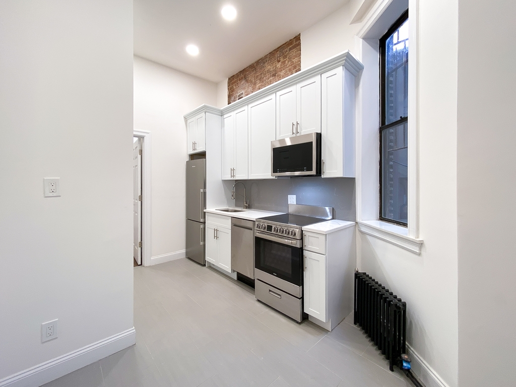 136 East 28th Street - Photo 4