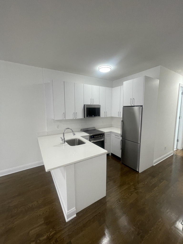 1053 Lexington Avenue - Photo 3