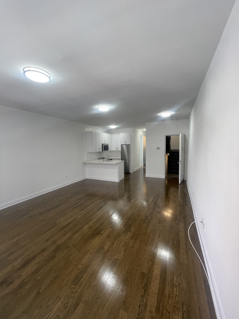 1053 Lexington Avenue - Photo 2