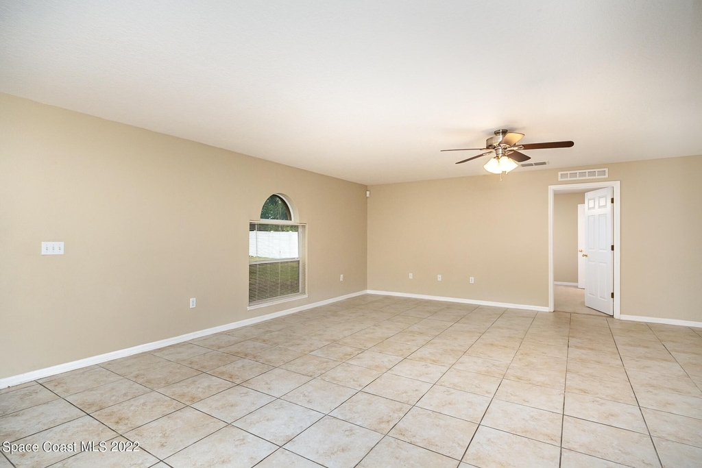 674 Americana Boulevard - Photo 12