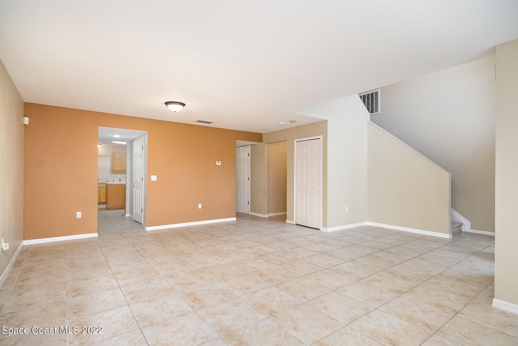 674 Americana Boulevard - Photo 3