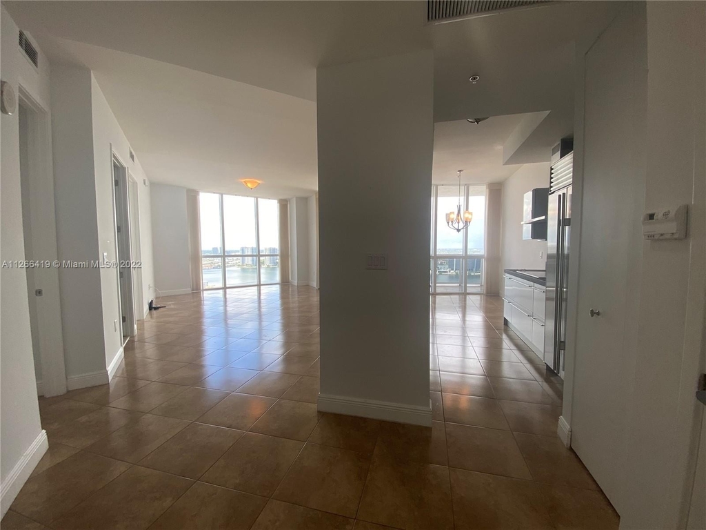 18201 Collins Ave - Photo 3