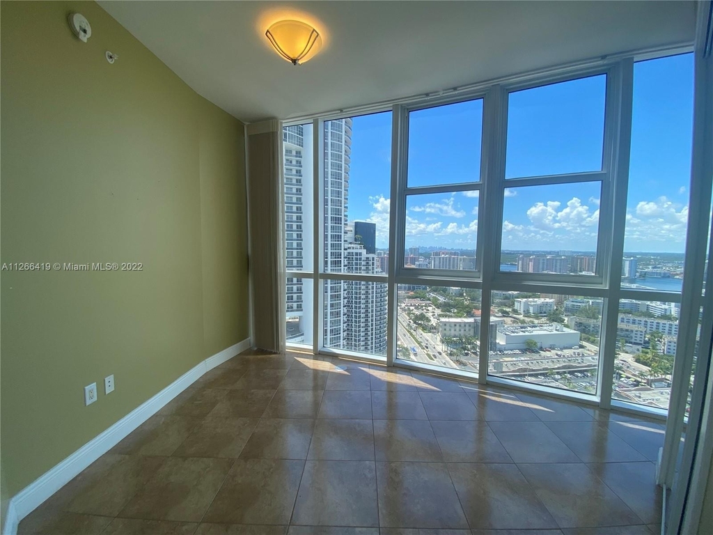 18201 Collins Ave - Photo 7