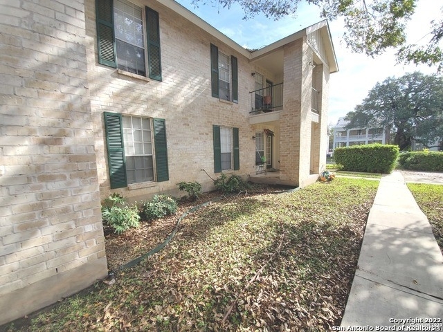 331 W Mistletoe Ave - Photo 0