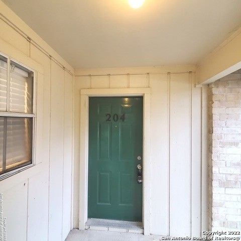 331 W Mistletoe Ave - Photo 1