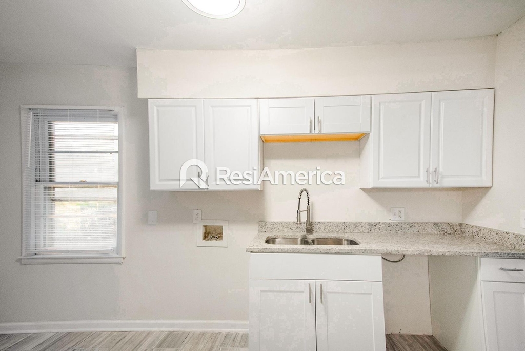 4904 Amboy Rd - Photo 3