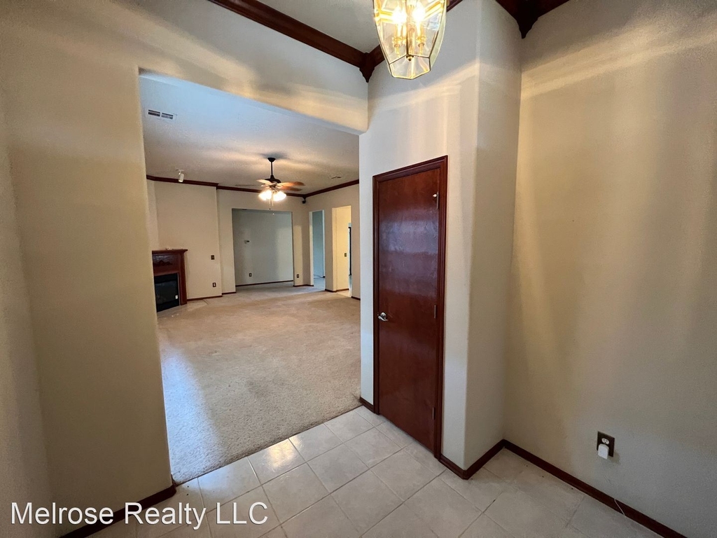 3800 E Ridge Pointe Circle - Photo 3