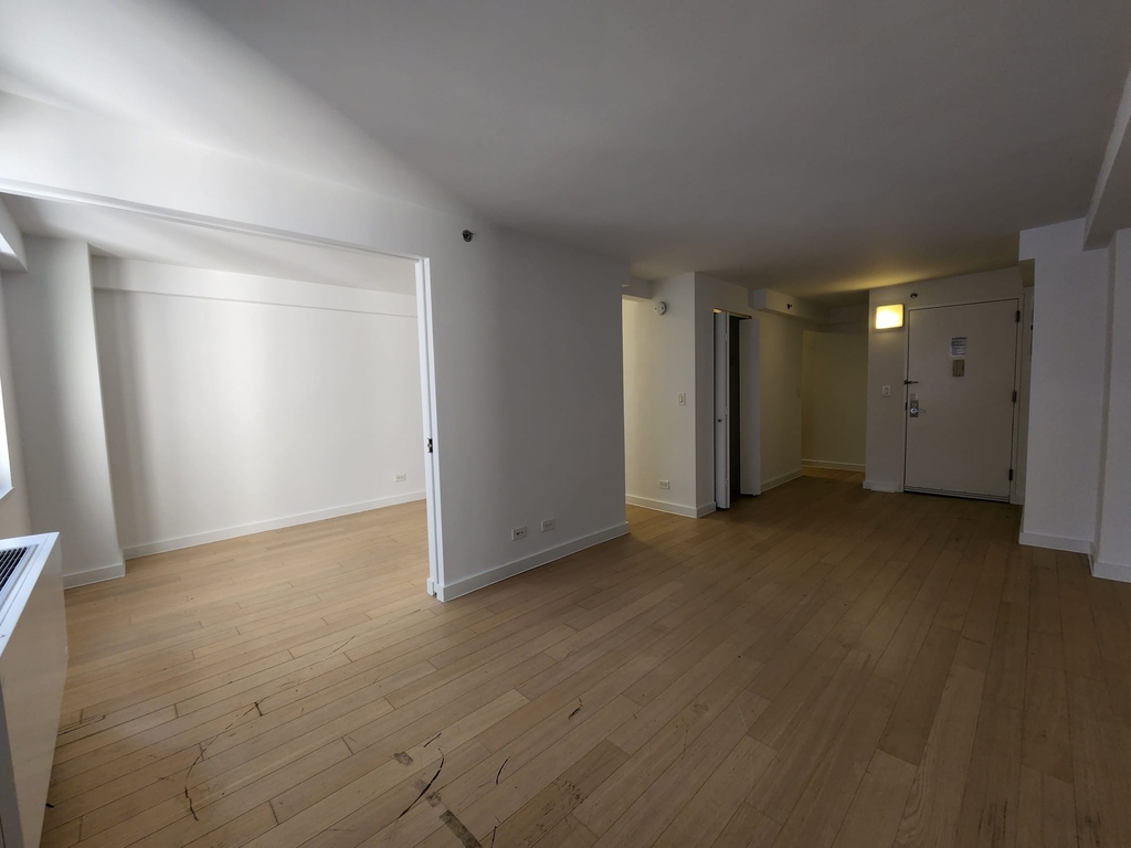 222 East 39th Street - Photo 3