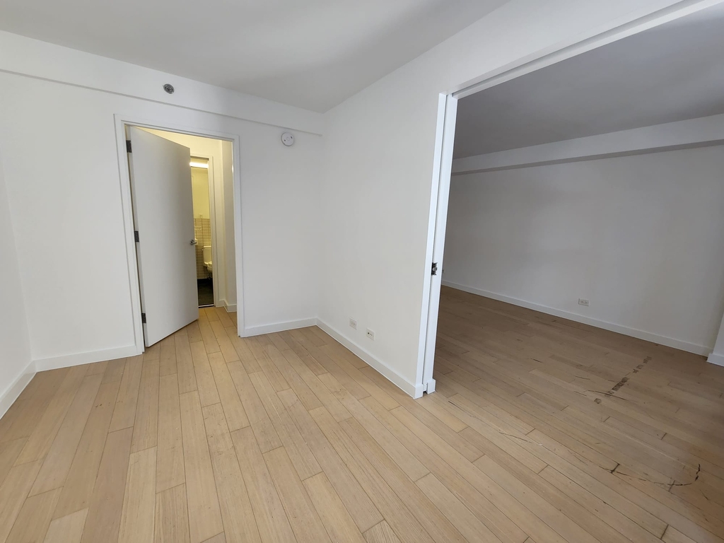 222 East 39th Street - Photo 5