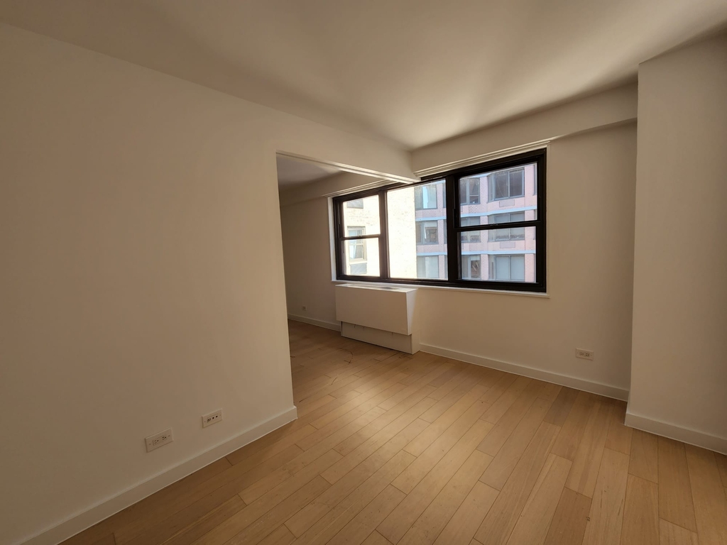 222 East 39th Street - Photo 6