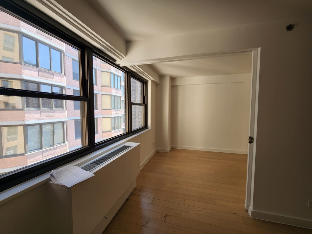 222 East 39th Street - Photo 1