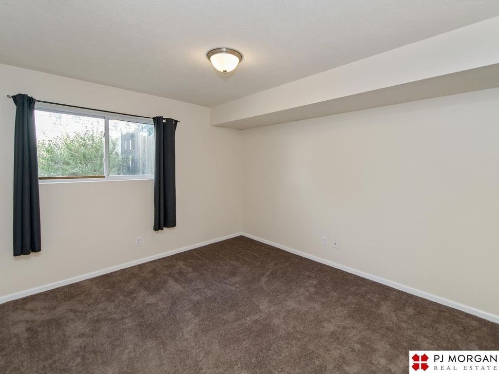 16112 Greenleaf Street - Photo 14