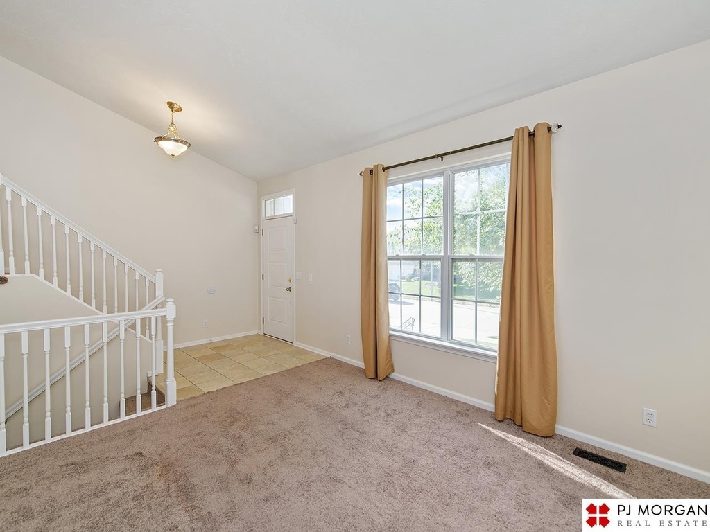 16112 Greenleaf Street - Photo 2